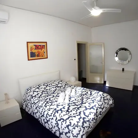 The House Of Grandma Apartament Neapol